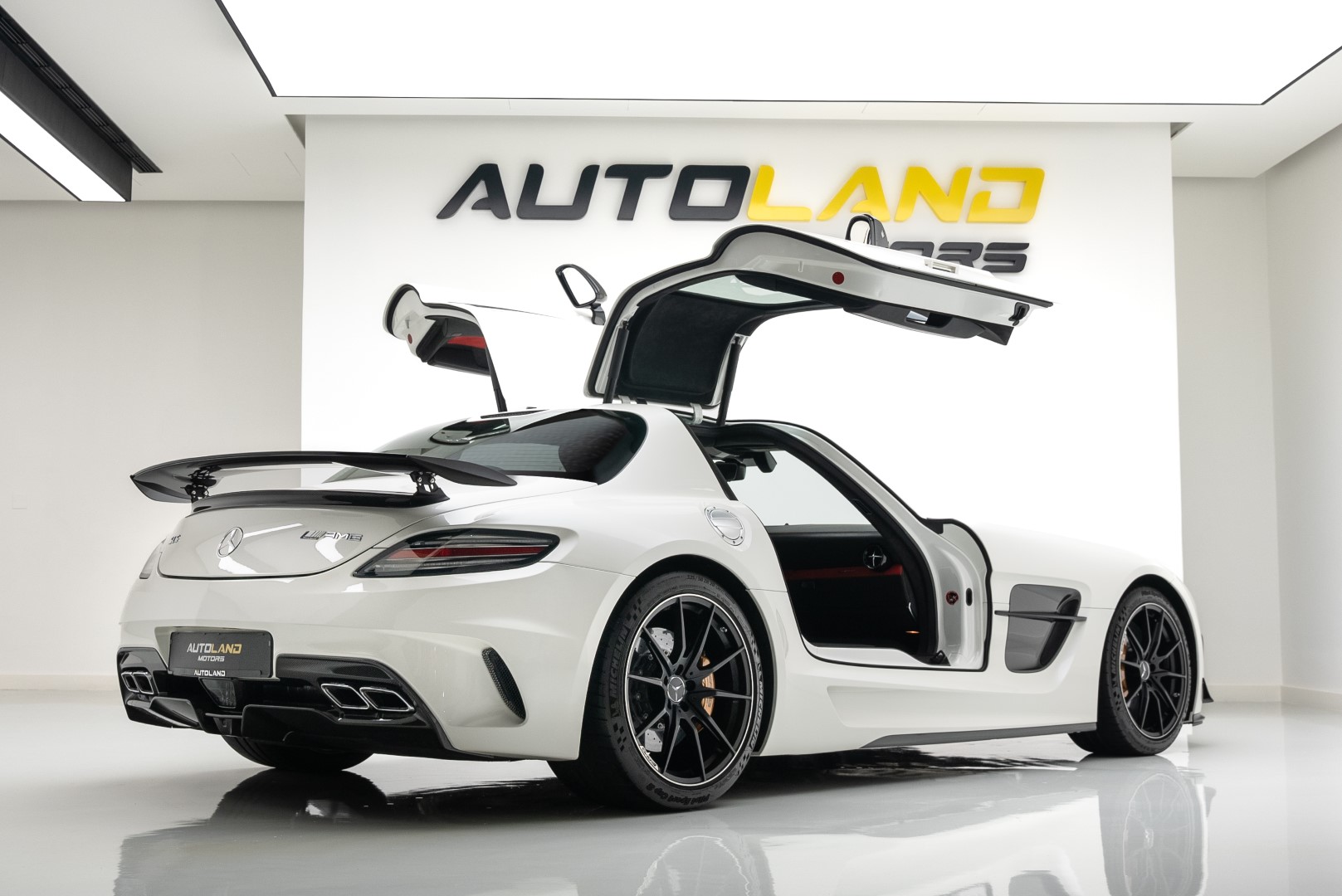 2013 MERCEDES BENZ SLS AMG BLACK SERIES GCC. UAE CAR. VERY LOW MILEAGE. EXCELLENT CONDITIONS